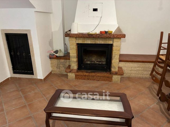 Casa bi/trifamiliare in residenziale in Via Nettunense 93