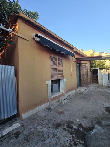 Casa indipendente in residenziale in Via Casal di Brocco 19