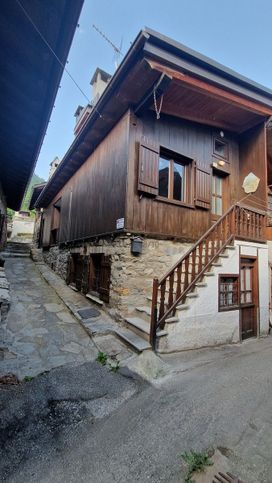 Casa bi/trifamiliare in residenziale in Via del Bacino 8