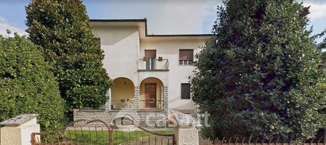 Villa in residenziale in Viale Castruccio Castracani