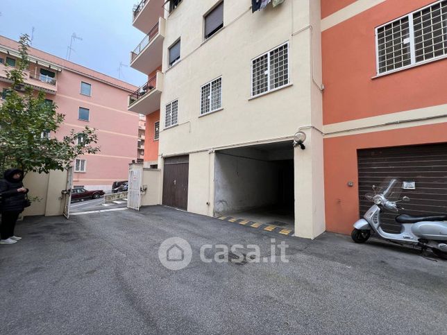Capannone in commerciale in Via Anneo Floro 4
