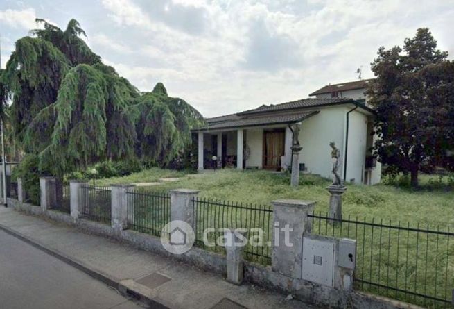 Villa in residenziale in Via Luigi Einaudi 35