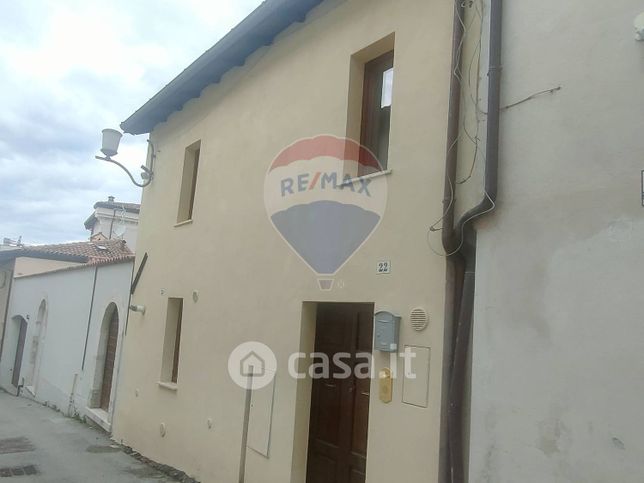 Casa bi/trifamiliare in residenziale in Via Caserma Angelini