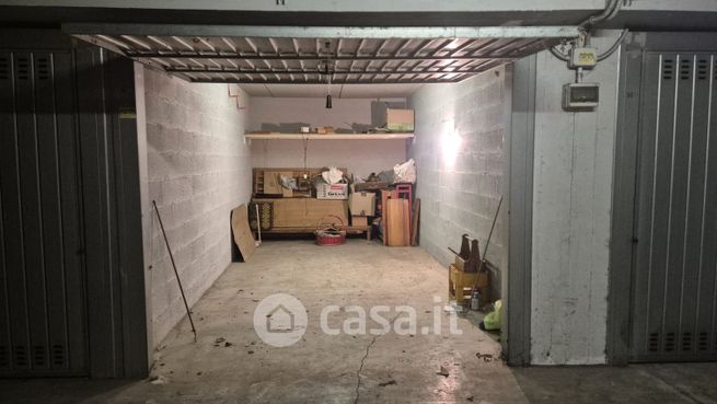 Garage/posto auto in residenziale in Viale Marx 310