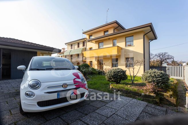 Villa in residenziale in Via Bellasio 70