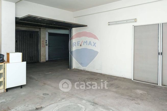 Box/posto auto in residenziale in Viale delle Medaglie D'Oro 70