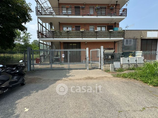 Negozio/locale commerciale in commerciale in Via Grange Palmero 33