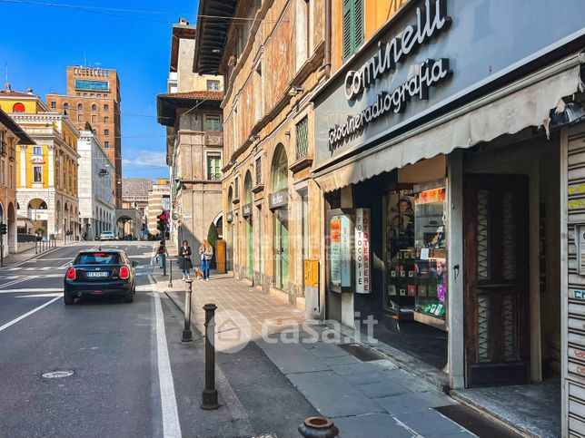 Negozio/locale commerciale in commerciale in Via Antonio Gramsci 7