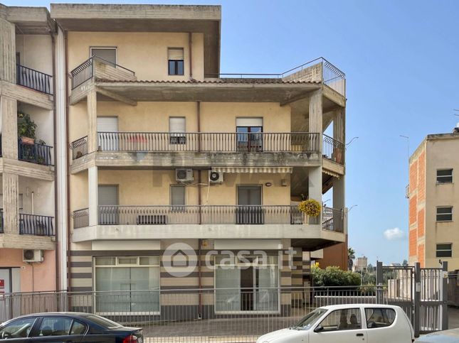 Ufficio in commerciale in Viale Autonomia 18