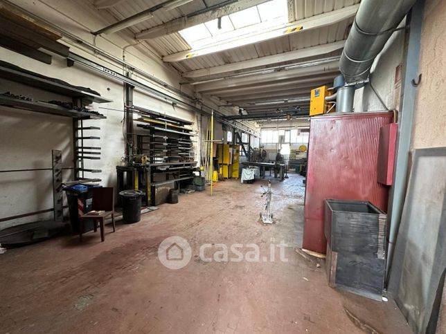 Capannone in commerciale in Via Virginio