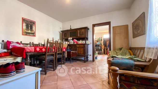 Casa indipendente in residenziale in Via Naviglio