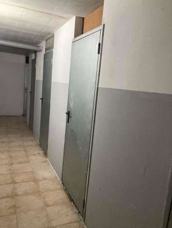 Box/posto auto in residenziale in Via U. Foscolo 36