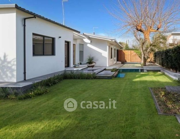 Casa indipendente in residenziale in Via A. Dazzi 7