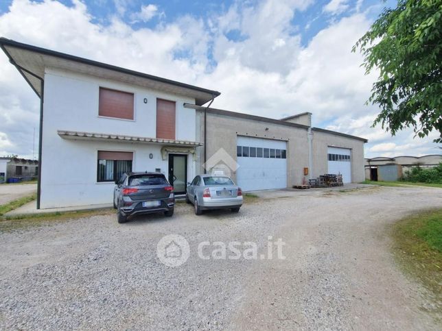 Capannone in commerciale in Via Casotton 71