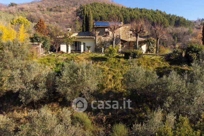 Villa in residenziale in 