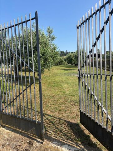 Terreno agricolo in commerciale in Via Ginestre