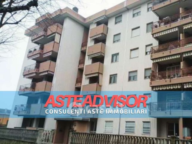 Appartamento in residenziale in Viale Liberazione 38