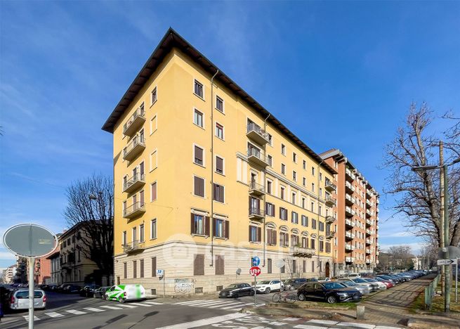 Ufficio in commerciale in Via Rodolfo Montevecchio 20 bis/E