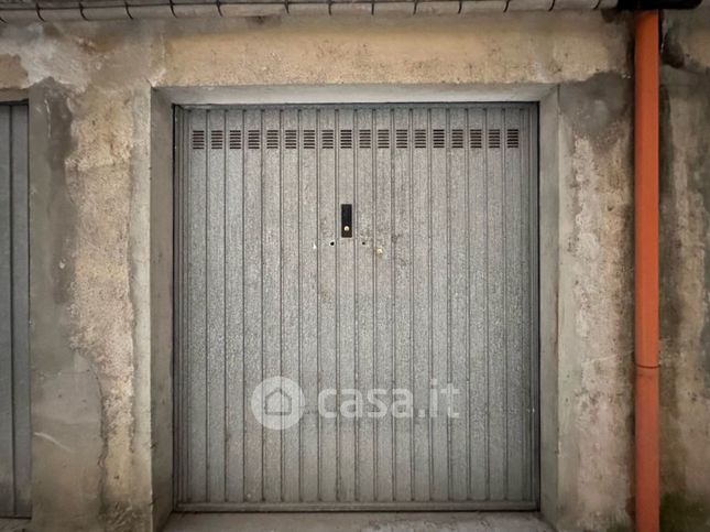 Box/posto auto in residenziale in Via Solferino