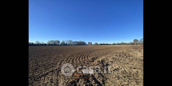 Terreno agricolo in commerciale in 