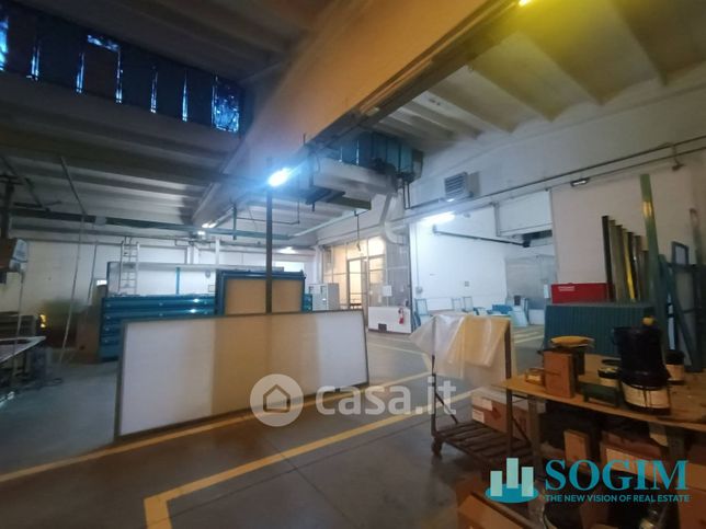 Capannone in commerciale in Via Regina 115