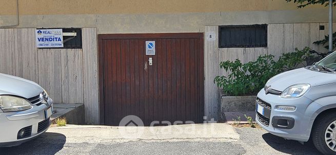 Box/posto auto in residenziale in Via Piave 8