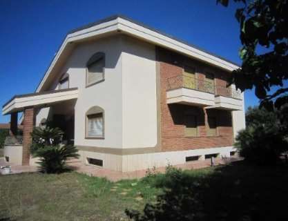 Villa in residenziale in Via Oglio