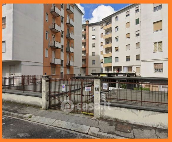 Capannone in commerciale in 
