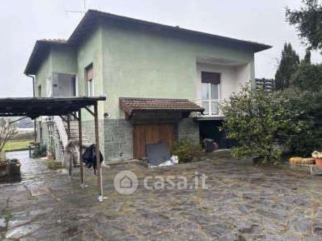Casa bi/trifamiliare in residenziale in Via Alioli e Sassi 9