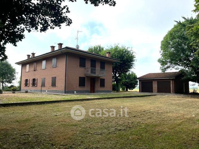 Villa in residenziale in Via Piumazzo