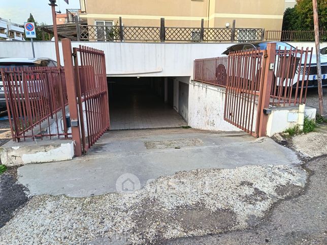 Box/posto auto in residenziale in Via Francesco Scotti