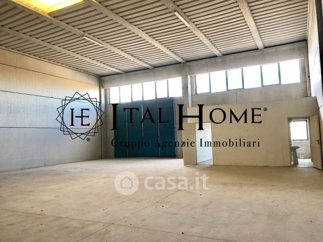 Capannone in commerciale in Via Trieste