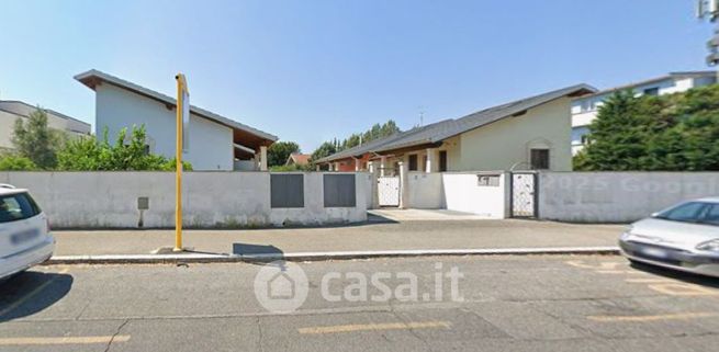 Casa bi/trifamiliare in residenziale in Via Pietro Romani 43