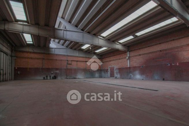 Capannone in commerciale in Via Viazza I Tronco