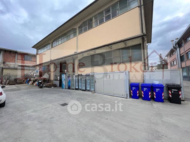 Capannone in commerciale in Via Alessandro Volta 4