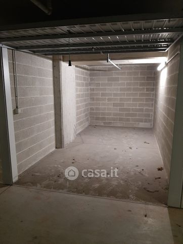 Box/posto auto in residenziale in Via Giacomo Antonini