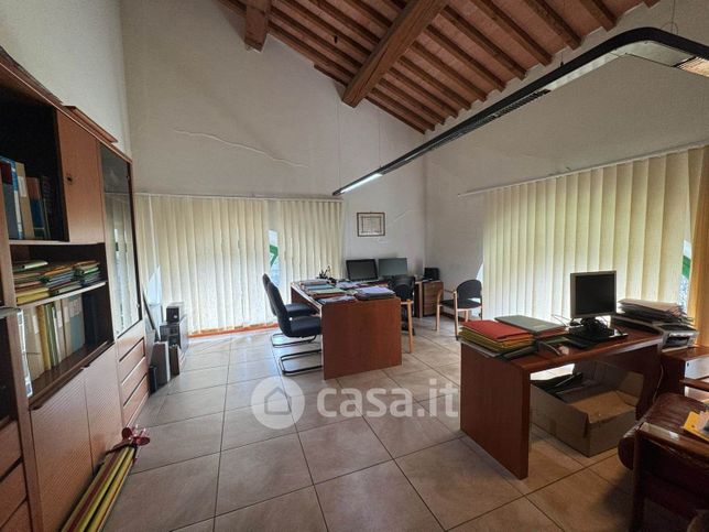 Ufficio in commerciale in 
