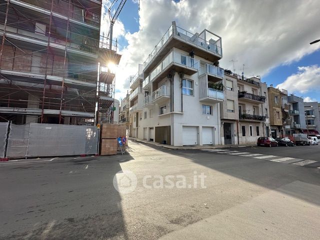 Box/posto auto in residenziale in Via Silvio Pellico
