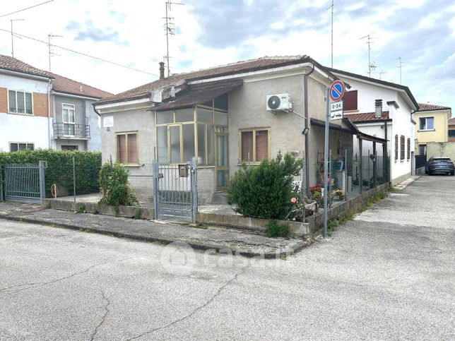 Casa indipendente in residenziale in Via della Margherita