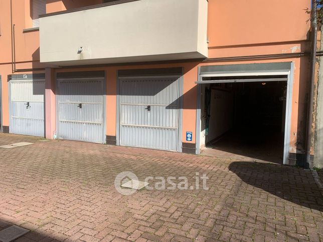 Box/posto auto in residenziale in Via Giacomo Matteotti 95