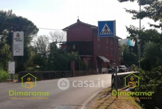 Villetta a schiera in residenziale in Via provinciale