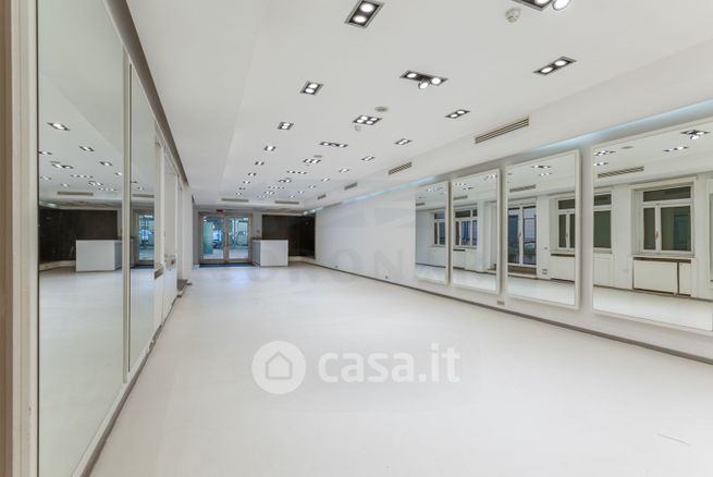 Ufficio in commerciale in Via degli Scialoja