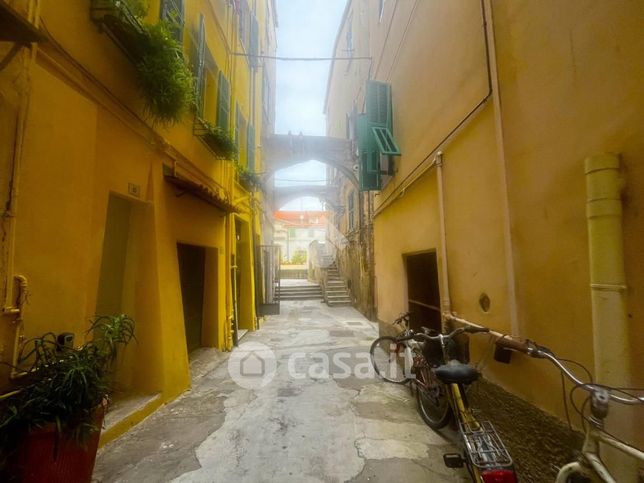 Garage/posto auto in residenziale in Via C.Menotti 26