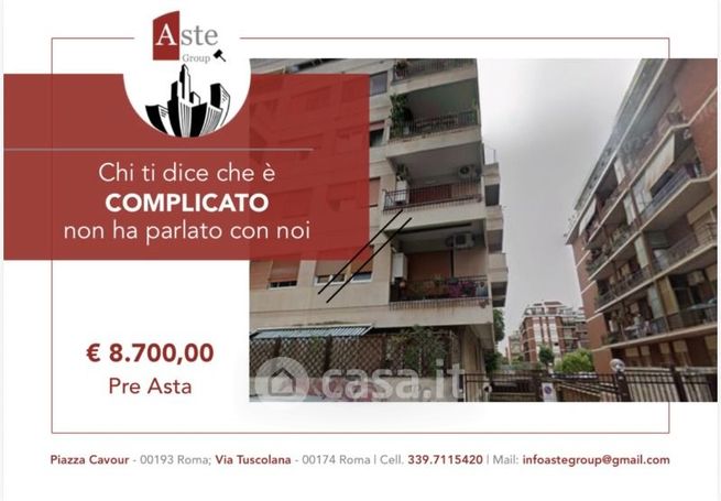 Box/posto auto in residenziale in Via Raffaele de Cosa 74