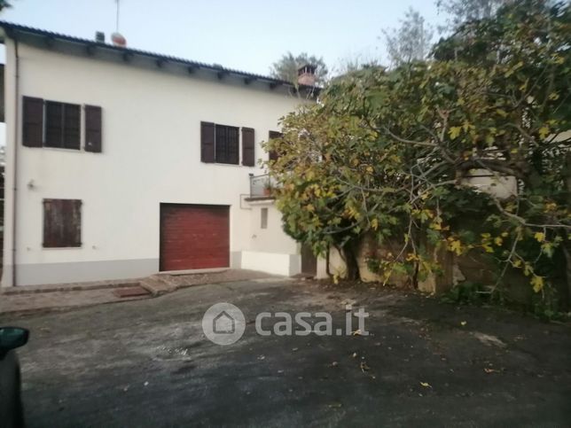 Casa indipendente in residenziale in Via Monchio