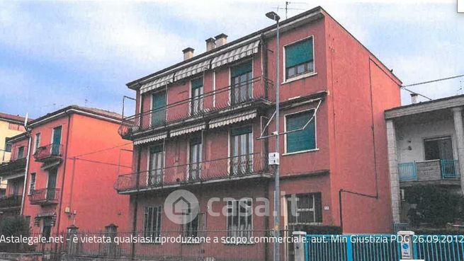 Casa indipendente in residenziale in Via Legnago 53