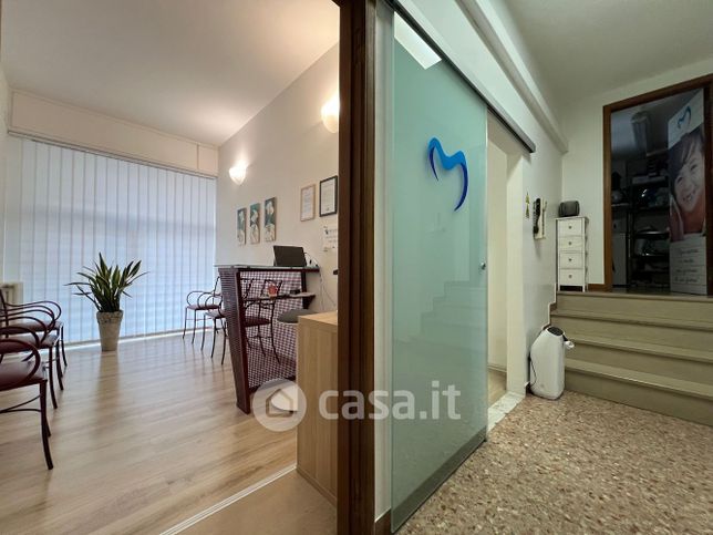 Ufficio in commerciale in Viale XXIV Maggio