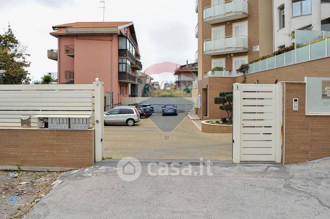 Garage/posto auto in residenziale in Via VII Retta di Levante 1