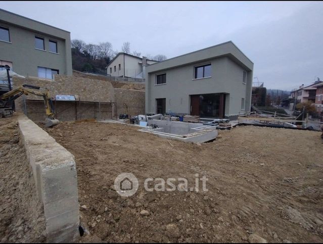 Casa indipendente in residenziale in Via Luigi Luzzatti