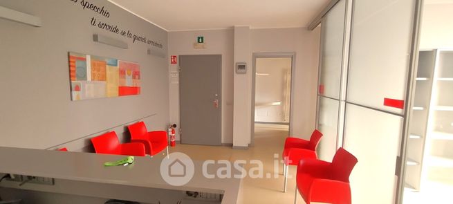 Ufficio in commerciale in Via Ferrucci